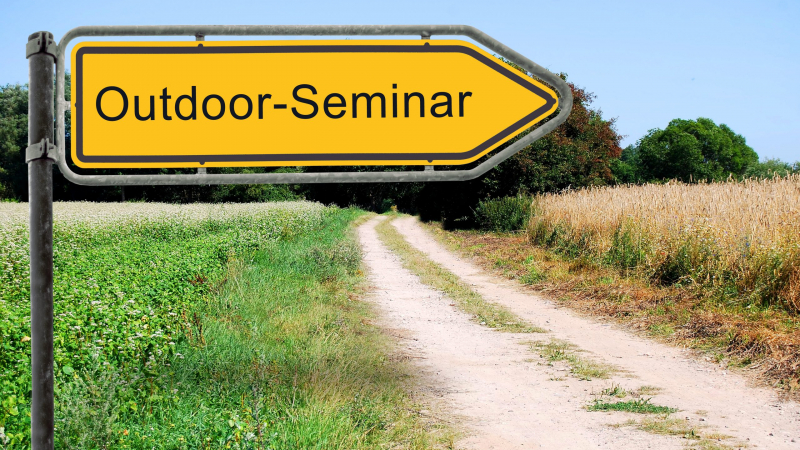 Strassenschild 21 – Outdoor-Seminar